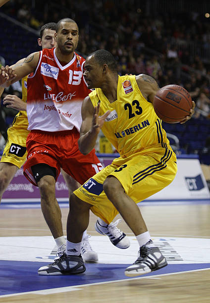 球迷熬夜守 球迷熬夜守