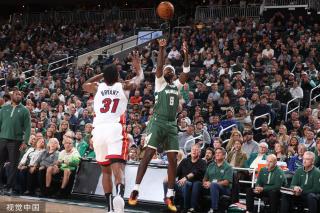 坚持不退 坚持不退